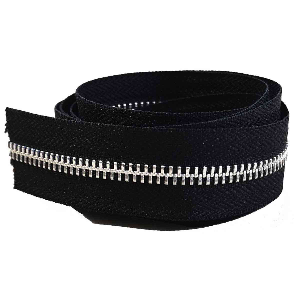 Cremallera metálica y tiradores